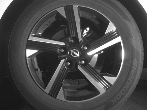 Used 2025 Nissan Sentra SV FWD image 14