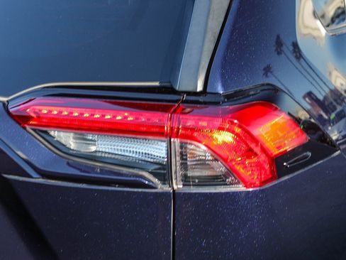 Used 2021 Toyota RAV4 XLE image 11