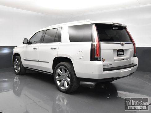 Used 2020 Cadillac Escalade Premium Luxury AWD/4WD image 5