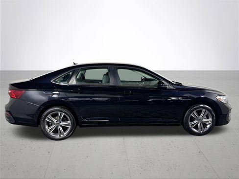 Used 2024 Volkswagen Jetta SE image 5