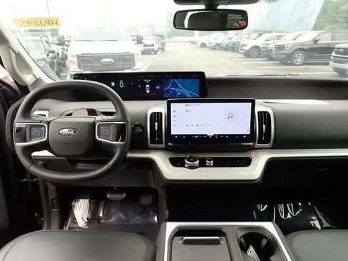 Used 2025 Ford Expedition Active AWD/4WD image 22