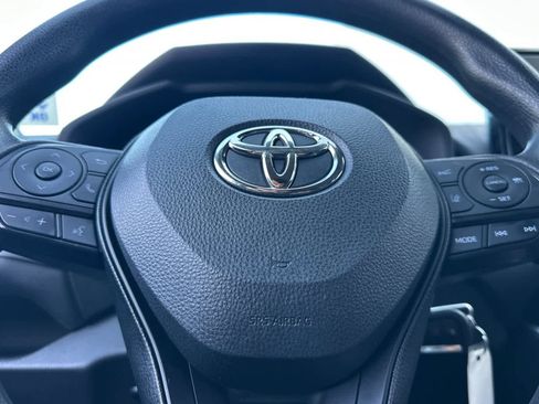 Used 2022 Toyota RAV4 LE image 27