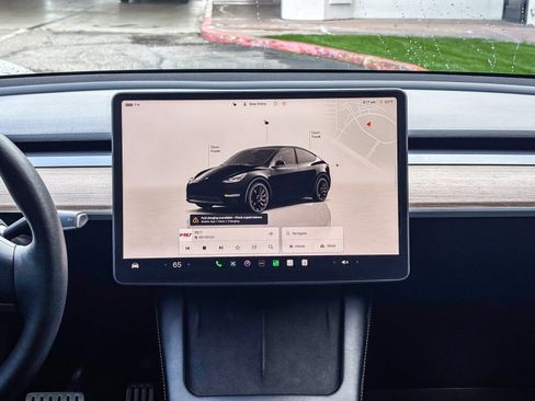 Used 2023 Tesla Model Y Performance image 16