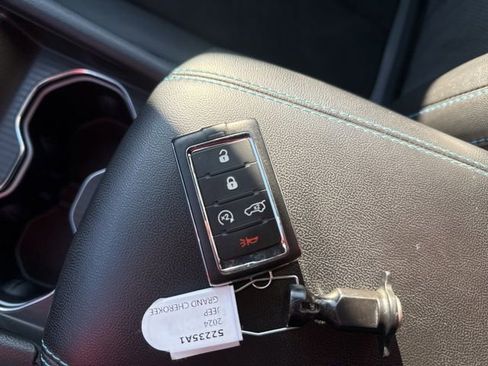 Used 2024 Jeep Grand Cherokee Trailhawk w/ Luxury Tech Group III image 69