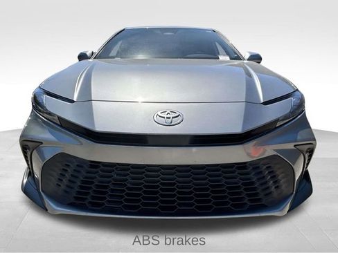Used 2025 Toyota Camry SE FWD image 7