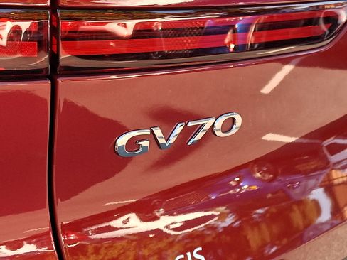 Certified 2025 Genesis GV70 2.5T w/ Advanced Package AWD/4WD image 30