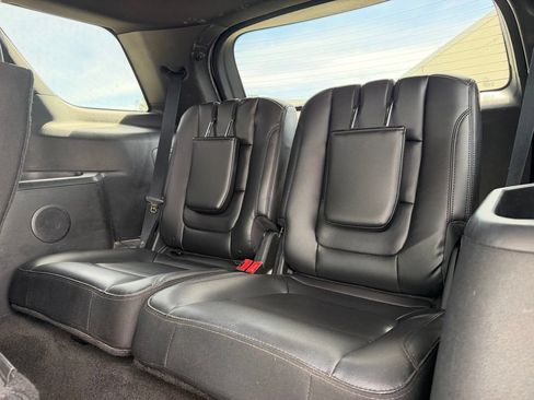 Used 2017 Ford Explorer XLT w/ Equipment Group 202A AWD/4WD image 37