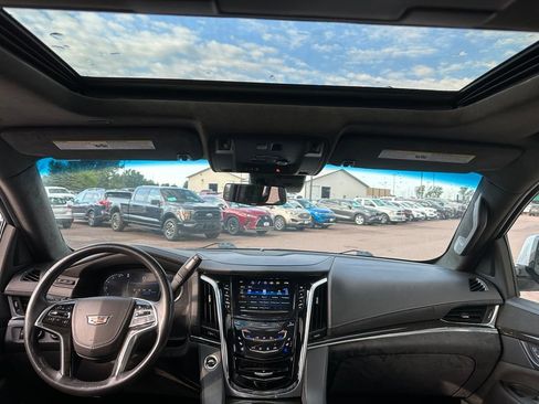 Used 2019 Cadillac Escalade Platinum AWD/4WD image 26