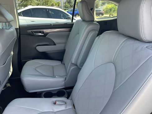 Used 2022 Toyota Highlander Platinum image 15