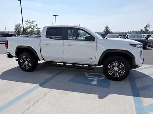 Used 2024 GMC Canyon AT4 w/ AT4 Premium Package AWD/4WD image 5