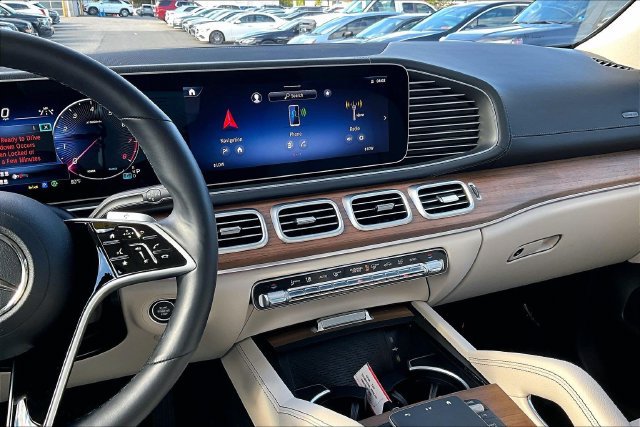 Used 2026 Mercedes-Benz GLS 450 4MATIC image 5