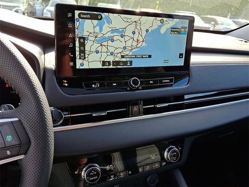 New 2025 Mitsubishi Outlander SE image 12