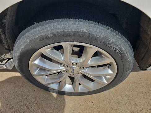 Used 2018 Ford Expedition Limited w/ Equipment Group 302A AWD/4WD image 11