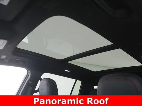 Used 2025 Chevrolet Traverse RS AWD/4WD image 18