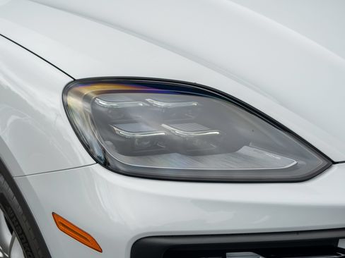 Certified 2024 Porsche Cayenne AWD/4WD image 14