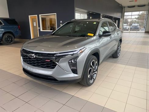 Used 2024 Chevrolet Trax RS w/ Sunroof Package image 4