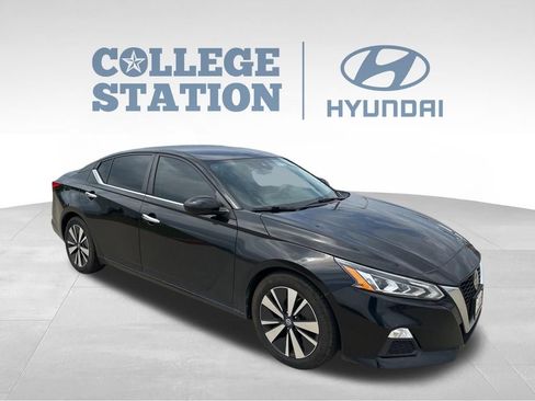 Used 2022 Nissan Altima 2.5 SV FWD image 3