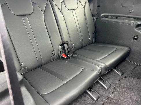 Certified 2025 Kia Sorento S image 18