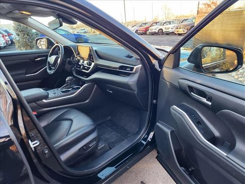 Used 2023 Toyota Highlander XLE image 11