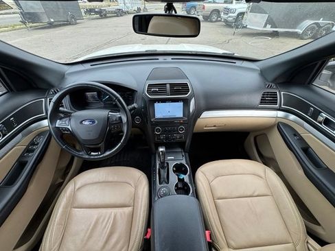Used 2017 Ford Explorer XLT w/ Equipment Group 202A AWD/4WD image 16
