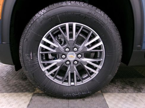 New 2026 Chevrolet Traverse LT w/ Driver Confidence Package FWD image 17