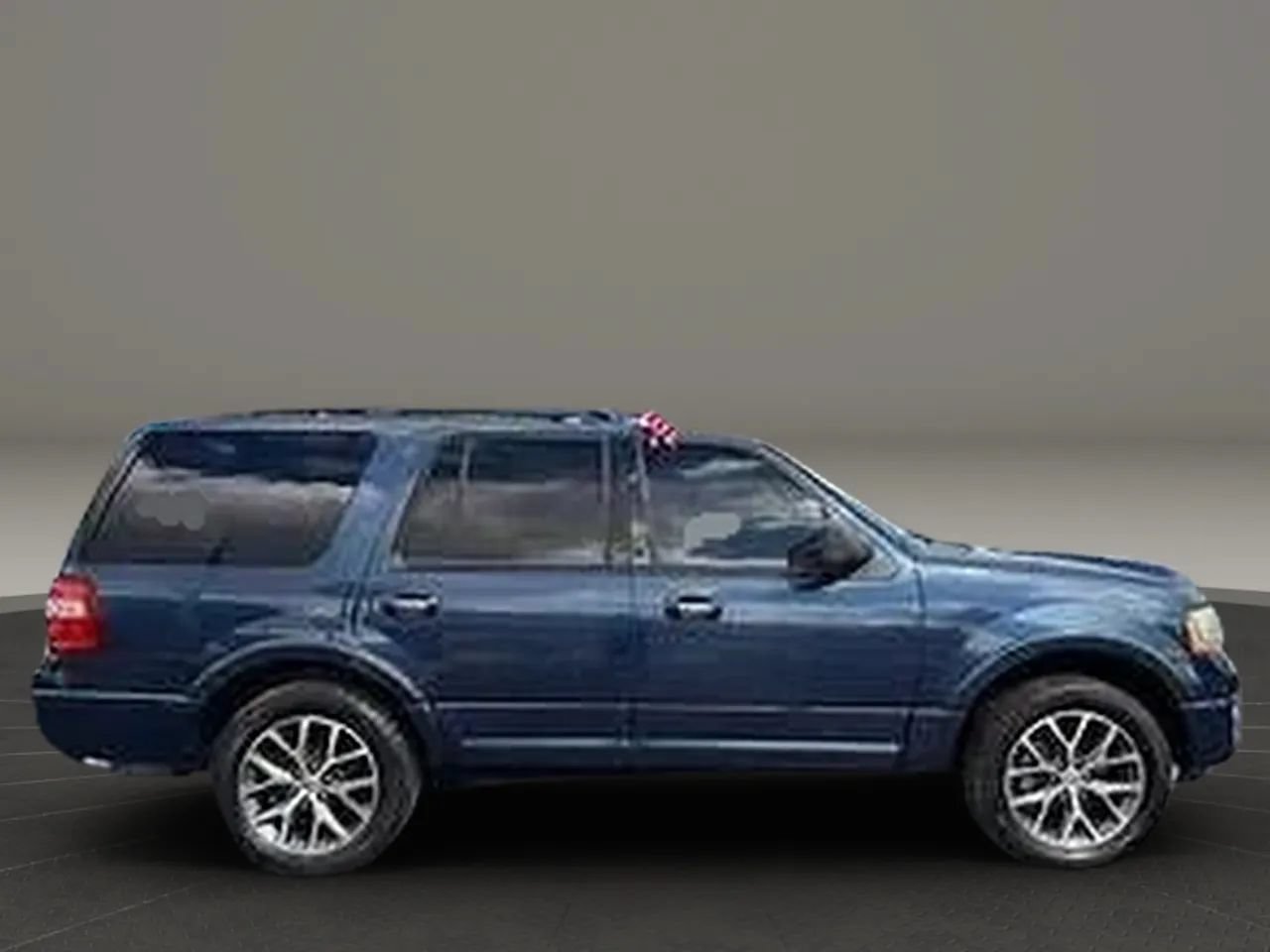 Used 2016 Ford Expedition XLT w/ Equipment Group 202A AWD/4WD image 1