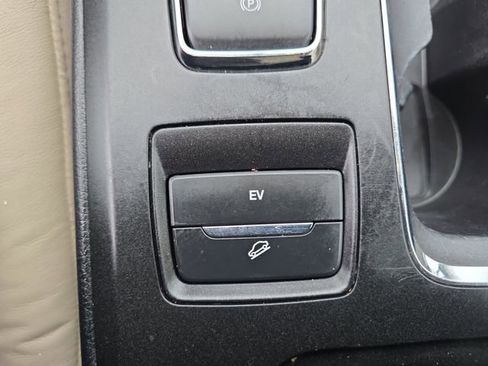 Used 2017 Ford Fusion Energi SE FWD image 30