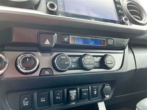 Used 2022 Toyota Tacoma TRD Off-Road w/ TRD Premium Off Road Package image 16