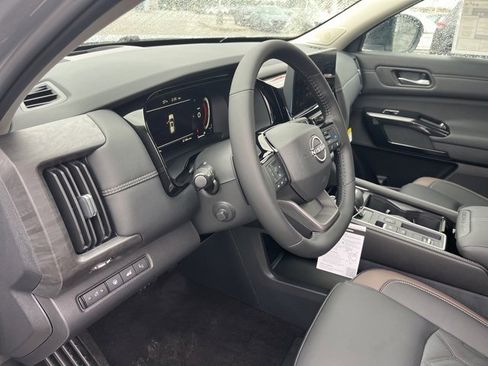 New 2026 Nissan Pathfinder Platinum w/ Cargo Package image 9