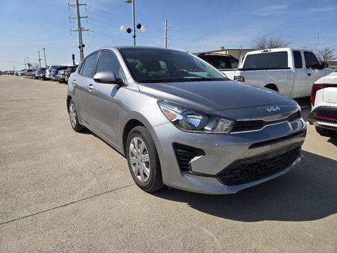 Used 2023 Kia Rio S image 3