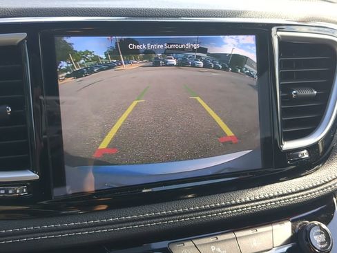 Used 2023 Chrysler Pacifica Touring-L w/ S Appearance Package image 17