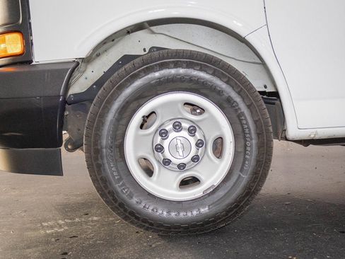 Used 2017 Chevrolet Express 2500 image 9