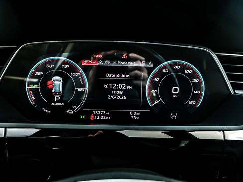 Used 2024 Audi Q8 e-tron Premium Plus image 20