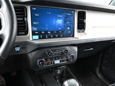 Used 2025 Ford Bronco Outer Banks AWD/4WD image 32