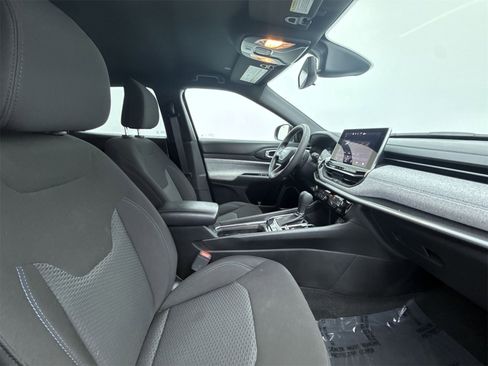 Used 2024 Jeep Compass Sport image 14