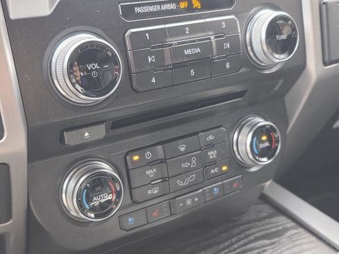 Used 2018 Ford F150 Platinum w/ Equipment Group 701A Luxury image 28