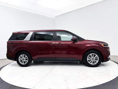 Used 2024 Kia Carnival LX image 38
