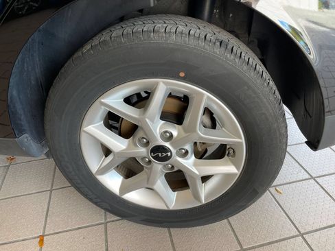 Used 2025 Kia Soul LX w/ LX Technology Package FWD image 28