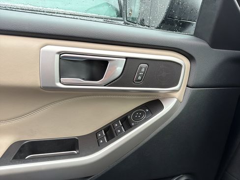 Used 2023 Ford Explorer XLT image 14
