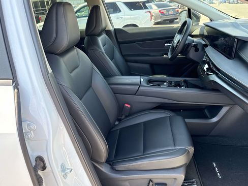 Used 2025 Nissan Murano SV AWD/4WD image 17