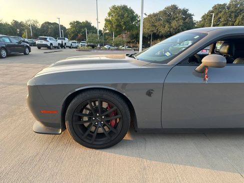 Used 2023 Dodge Challenger SRT Hellcat RWD image 2