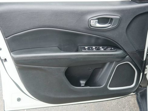 Used 2018 Jeep Compass Latitude w/ Popular Equipment Group AWD/4WD image 9