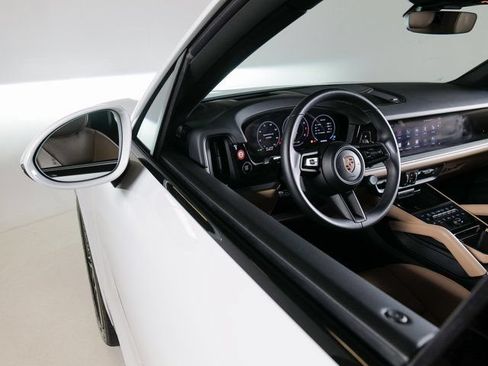 Certified 2026 Porsche Cayenne AWD/4WD image 25
