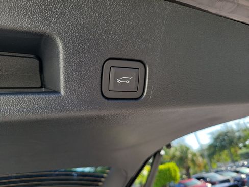 New 2026 GMC Acadia AT4 w/ Luxury Package AWD/4WD image 10
