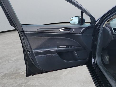 Used 2018 Ford Fusion SE w/ Equipment Group 601A image 11