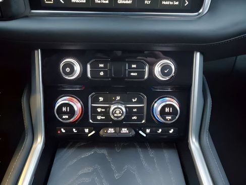 Used 2023 GMC Yukon Denali AWD/4WD image 43