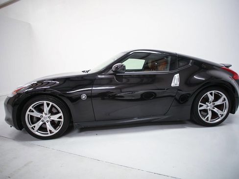 Used 2011 Nissan 370Z Touring w/ Sport Pkg RWD image 3