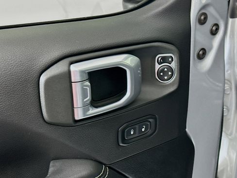 Used 2023 Jeep Wrangler Sahara w/ Cold Weather Group image 15