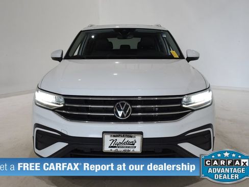 Used 2022 Volkswagen Tiguan SE w/ Panoramic Sunroof Package AWD/4WD image 2