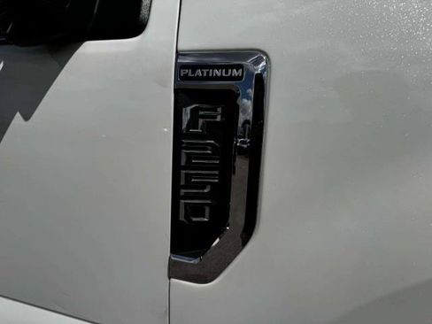 Used 2022 Ford F250 Platinum w/ FX4 Off-Road Package AWD/4WD image 11